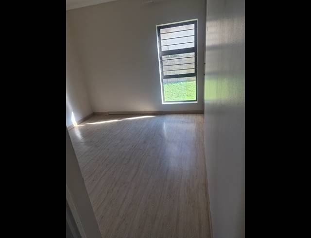 2 bed property to rent in BARBEQUE DOWNS